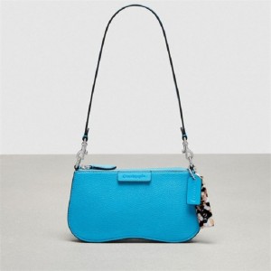 Coach Wavy Baguette Bag In Pebbled Coachtopia Leather Blau | COH864772